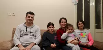 Depremde evini kaybeden aile, memleketlerine dönmeyi umut ediyor