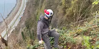 Artvin'de Karadeniz Sahil Yolu'nda Tehlikeli Kayalar Temizleniyor