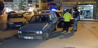 Çorum'da anahtarı üzerinde bırakılan otomobili çalan çocuk kaza yapınca yakalandı