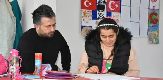 Zihinsel Engelli Öğrenci Zehra Atar Resim Yeteneğiyle Dikkat Çekiyor