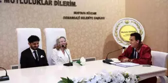 Dünya evine giren çifte Dündar'dan sürpriz