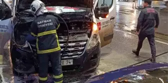 Batman'da park halindeki kamyonet alev alev yandı