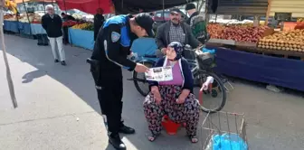 Adana'da polis ekipleri pazar esnafını ve alışveriş yapan vatandaşları dolandırıcılık ve hırsızlık konusunda uyardı