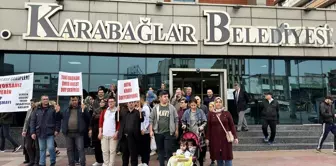 İmar planına itiraz eden TOKİ hak sahipleri Karabağlar Belediyesi önünde basın açıklaması yaptı