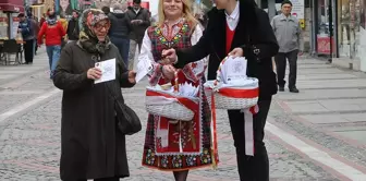 Bulgaristan'ın Edirne Başkonsolosluğu Marteniçka Bilekliği Dağıttı