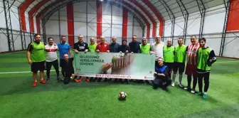 Bolu'da Vergi Haftası etkinlikleri kapsamında bürokratlar ile gazeteciler arasında halı saha futbol maçı yapıldı