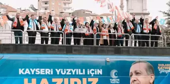 Kayseri'de Büyükşehir Belediye Başkanı Memduh Büyükkılıç, MHP yöneticileriyle aday tanıtım toplantısına katıldı