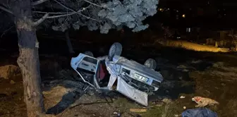 Burdur'da Otomobil Şarampole Devrildi, 3 Kişi Yaralandı