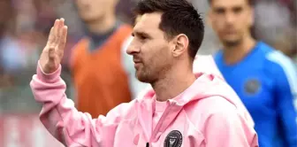 Lionel Messi'nin maça çıkmaması nedeniyle hayal kırıklığına uğrayan taraftarlara bilet iadesi yapılıyor