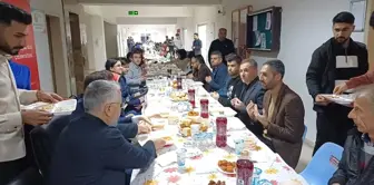 Malazgirtli iş insanı Aziz Halifeoğlu, Meslek Yüksek Okulu öğrencilerine iftar verdi