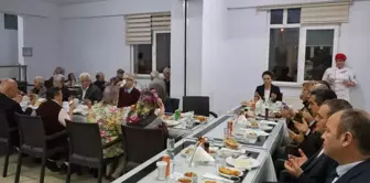 Kırklareli Valisi Birol Ekici, huzurevi sakinleri ile iftar yaptı