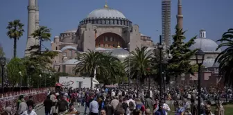 İstanbul'da Bayram Tatili ve Güneşli Hava İle Tarihi Yarımada Akını