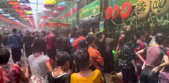 Myanmar'da Thingyan Su Festivali coşkusu