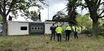 Kırklareli'nde Metro Turizm Otobüsü Devrildi: 11 Yaralı