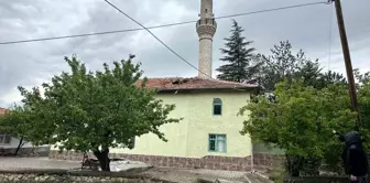 Ankara'da Şiddetli Rüzgarın Etkisiyle 2 Caminin Minareleri Yıkıldı