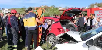 Samsun'da Otomobil Çarpışması: 3'ü Çocuk 8 Kişi Yaralandı