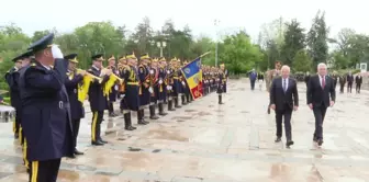 Milli Savunma Bakanı Yaşar Güler, Romanya'da Meçhul Asker Anıtı'nı ziyaret etti