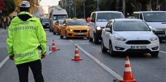 CHP'nin yürüyüş çağrısı sonrası, Taksim'e giden toplu taşıma hatlarına 1 Mayıs'ta kısıtlama