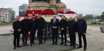 MESAM Heyeti Taksim Cumhuriyet Anıtı'na çelenk bıraktı