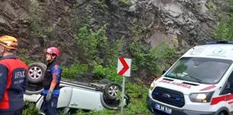 Karabük'te Otomobil Takla Attı: 2 Kişi Yaralandı