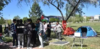 AKÜ Öğrencileri İsrail'in Gazze'deki saldırılarını protesto ediyor