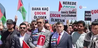 Öğrenciler İsrail'i protesto etti