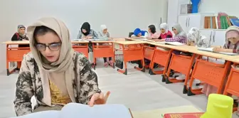 Görme engelli Esra Deniz Braille alfabesiyle Kur'an-ı Kerim'i hatim etti