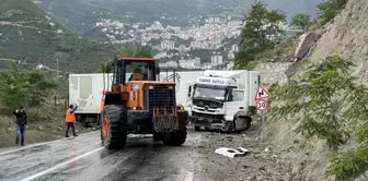 Artvin-Ardahan kara yolunda tır kazası: Ulaşım yeniden sağlandı