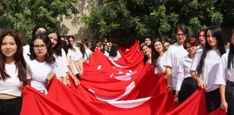 Adana'da Gençlik Haftası etkinlikleri kapsamında yürüyüş düzenlendi