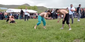 Kars'ta Geleneksel Karakucak Güreş Şenlikleri Düzenlendi