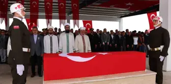 Pençe-Kilit Operasyonu'nda şehit olan Piyade Sözleşmeli Er Vedat Zorba Iğdır'da toprağa verildi