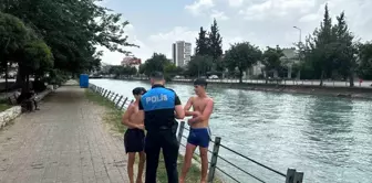 Adana'da sıcaklık artışıyla sulama kanalına giren gençlere polis uyarısı