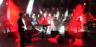 Kırıkkale Valiliği Müdür ve Memurlarından Oluşan Koro KALEFEST Etkinliklerinde Konser Verdi