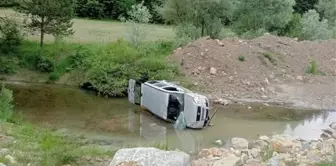 Kastamonu'da kamyonet çaya uçtu, sürücü yaralandı