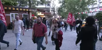 Tip, Olgunlar Sokak'taki Polis Ablukasını Aştı, Kuğulu Park'a Yürüdü..