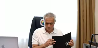 Jose Mourinho, Fenerbahçe'nin yeni teknik direktörü olarak göreve başladı