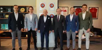 TFF Başkanı Mehmet Büyükekşi, EURO 2024 için Türk hakemlerle bir araya geldi