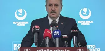 BBP Genel Başkanı Mustafa Destici, PKK'nın partisi Belediye Başkanı Mehmet Akış'ın gözaltına alınmasını destekliyor