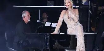 Ajda Pekkan kariyerindeki ilk stadyum konserini verdi! Sahnede ünlü geçidi yaşandı