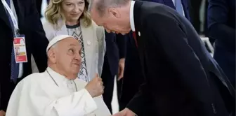 Cumhurbaşkanı Erdoğan, G7 Zirvesi'nde Papa Franciscus sohbet etti