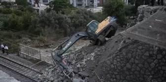 Hatay'da demir yolunda toprak kayması: Bir işçi yaralandı