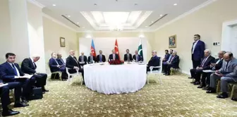 Cumhurbaşkanı Erdoğan, Kazakistan'da Azerbaycan ve Pakistan liderleriyle bir araya geldi