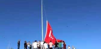 Erzurum'un Tortum ilçesinde şehit öğretmenler için bayrak direği dikildi