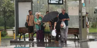 3 kenti sağanak vurdu, cadde ve sokaklar göle döndü