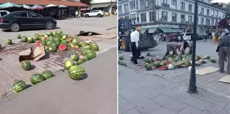 Kaymakamlık önünde ilginç protesto! Satışına izin verilmeyen karpuzları döktü