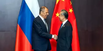 Çin Dışişleri Bakanı Wang Yi, Rus mevkidaşı Sergey Lavrov ile görüştü