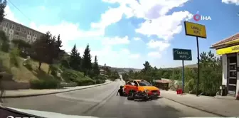 Ankara'da motosikletin taksiye çarpma anı kamerada