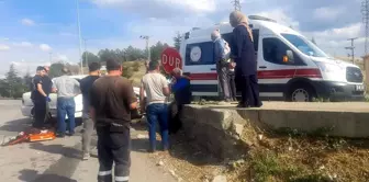 Sungurlu'da Kaldırıma Çarpan Otomobil Kazası: 2 Yaralı