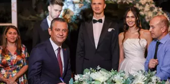 CHP Genel Başkanı Özgür Özel, İrem Yaman ve Mert Matic'in nikah şahitliğini yaptı