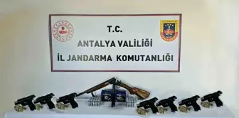 Antalya'da Ruhsatsız Silah Operasyonu: 7 Tabanca ve 1 Av Tüfeği Ele Geçirildi